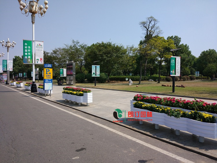 朗汀集團(tuán)·黃石5+4藝術(shù)花箱