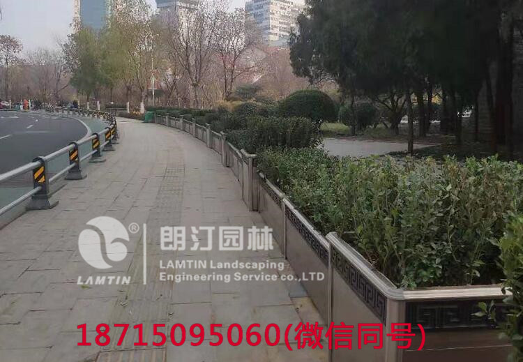 解放閣廣場進(jìn)行生態(tài)空間裝飾 解放閣廣場進(jìn)行生態(tài)空間裝飾