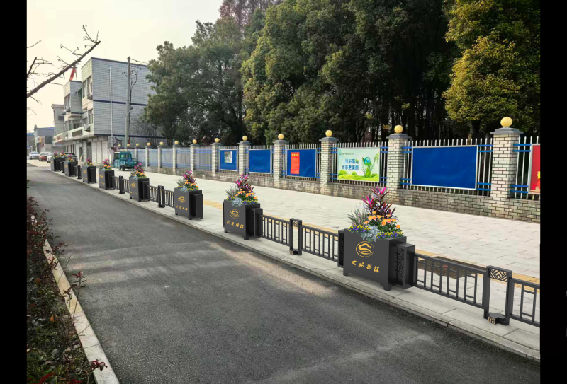 蕪湖白茆鎮(zhèn)鎮(zhèn)政府門口移動花箱隔離實(shí)景圖